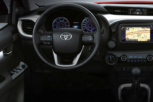 Toyota Hilux Petrol